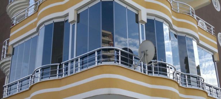 Cam Balkon