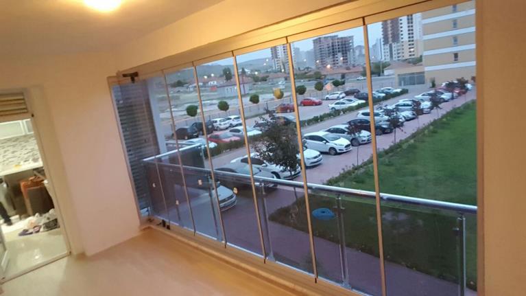 Cam Balkon