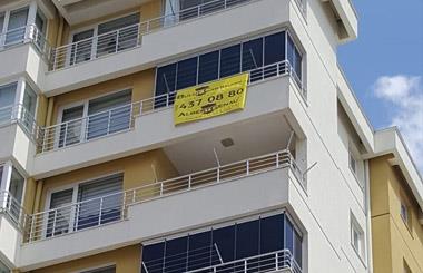 Cam Balkon